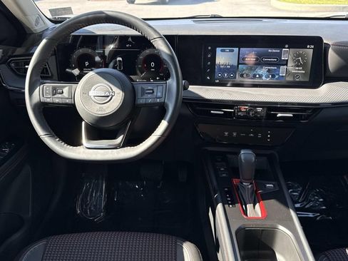 Used 2025 Nissan Kicks SR AWD/4WD image 3