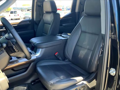 Used 2025 Chevrolet Silverado 1500 LT Trail Boss w/ Dark Appearance Package image 8