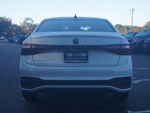 Used 2025 Volkswagen Jetta S image 8