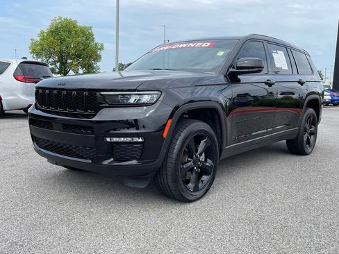 Used 2024 Jeep Grand Cherokee L Limited w/ Black Appearance Package AWD/4WD image 3