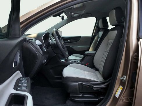 Used 2019 Chevrolet Equinox LS FWD image 16