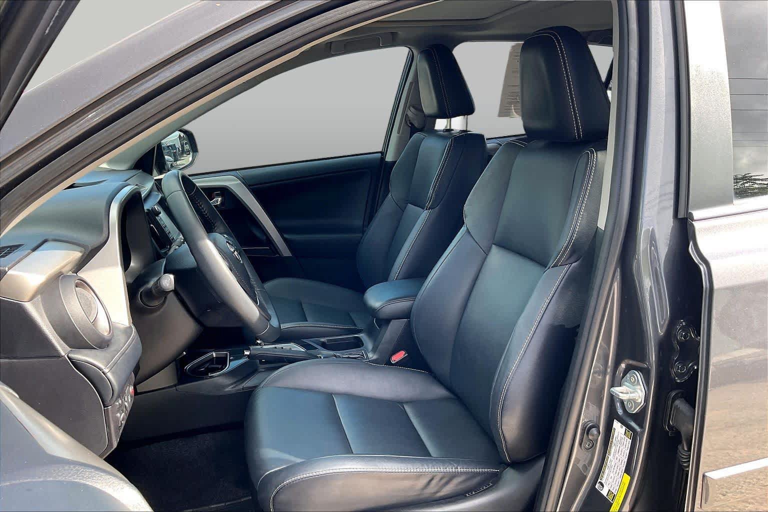 Used 2018 Toyota RAV4 Limited FWD image 8