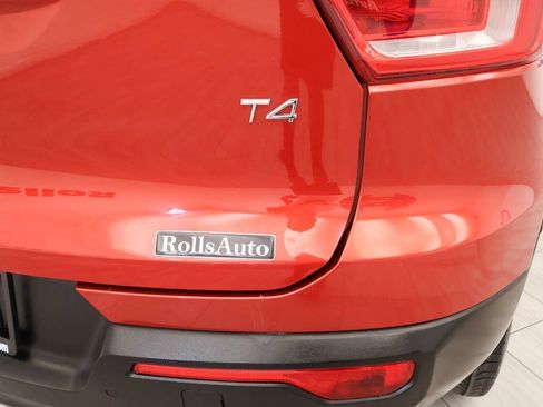 Used 2019 Volvo XC40 T4 Momentum FWD image 34