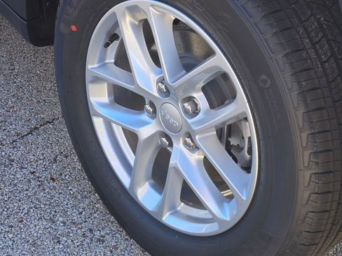 New 2025 Jeep Grand Cherokee Laredo X image 17