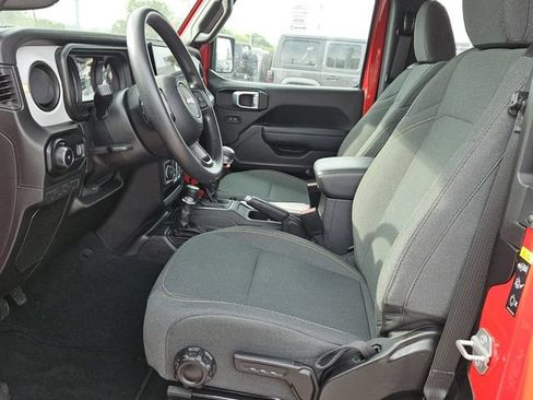Used 2025 Jeep Wrangler Sport AWD/4WD image 10