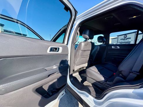 Used 2015 Ford Explorer XLT w/ Equipment Group 202B AWD/4WD image 19