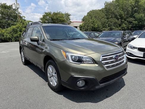 Used 2017 Subaru Outback 2.5i Premium AWD/4WD image 3