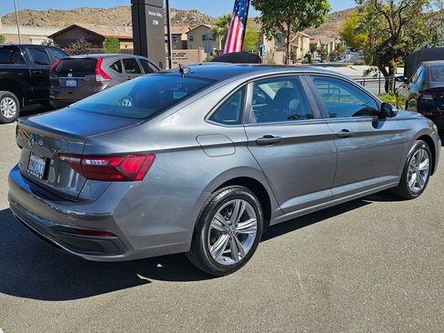 Used 2024 Volkswagen Jetta SE FWD image 6