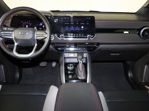 Used 2024 Chevrolet Colorado Z71 w/ Z71 Convenience Package 2 AWD/4WD image 10