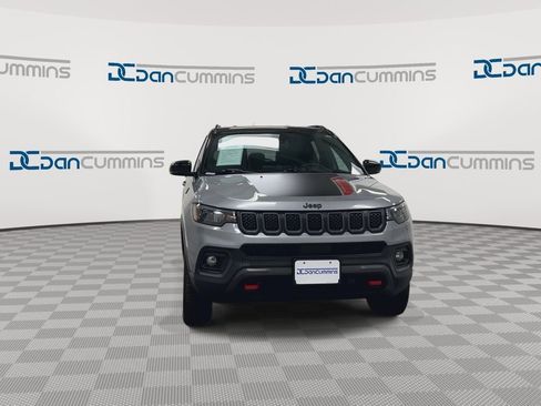 Used 2023 Jeep Compass Trailhawk image 3