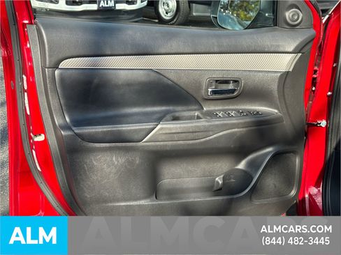 Used 2020 Mitsubishi Outlander SE image 13