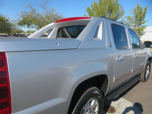 Used 2013 Chevrolet Avalanche LS image 10