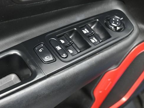 Used 2017 Jeep Renegade Trailhawk AWD/4WD image 11