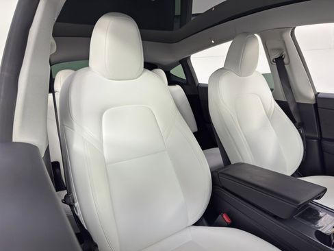 Used 2023 Tesla Model Y Long Range image 41