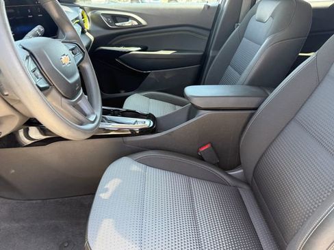 Used 2025 Chevrolet Trax LT image 13
