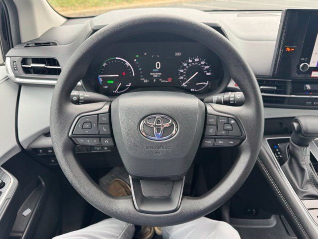 Certified 2025 Toyota Sienna LE w/ LE Plus Package AWD/4WD image 23