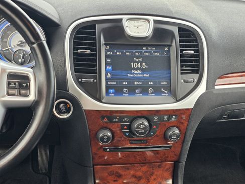 Used 2012 Chrysler 300 RWD image 11