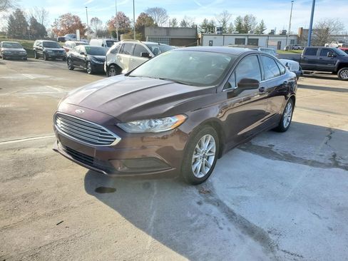 Certified 2017 Ford Fusion SE image 2