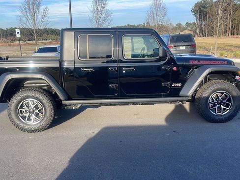 New 2025 Jeep Gladiator Rubicon image 29