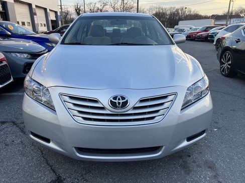 Used 2009 Toyota Camry LE FWD image 2
