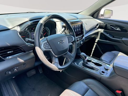 Used 2023 Chevrolet Traverse RS AWD/4WD image 14