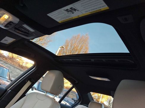 Used 2017 BMW 330i xDrive Sedan image 12