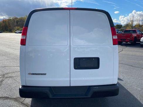 Certified 2022 Chevrolet Express 2500 Extended image 5