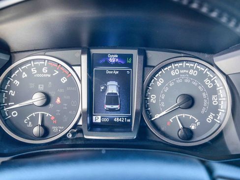 Used 2022 Toyota Tacoma TRD Off-Road image 28