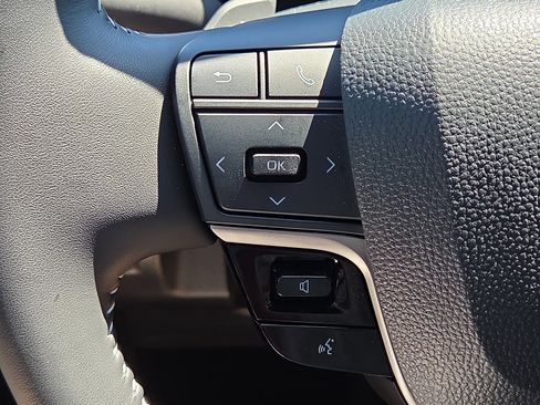 Used 2025 Toyota Camry SE w/ Convenience Package FWD image 21