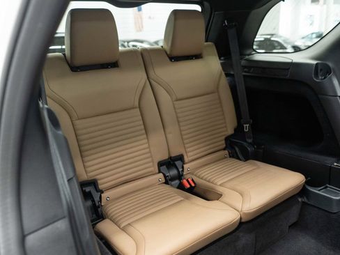 Used 2024 Land Rover Discovery Dynamic SE image 14