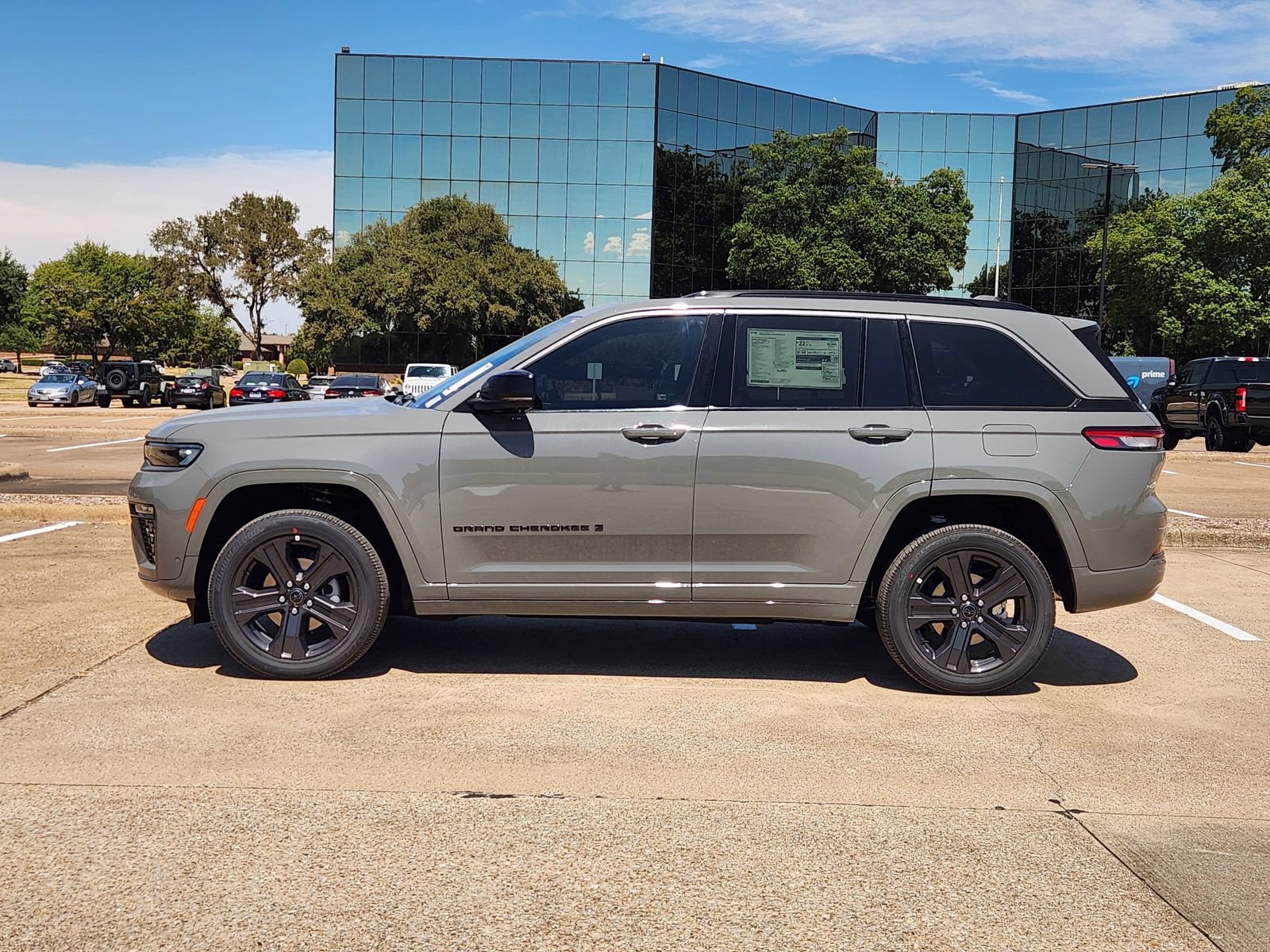 New 2027 Jeep Grand Cherokee Limited AWD/4WD image 3