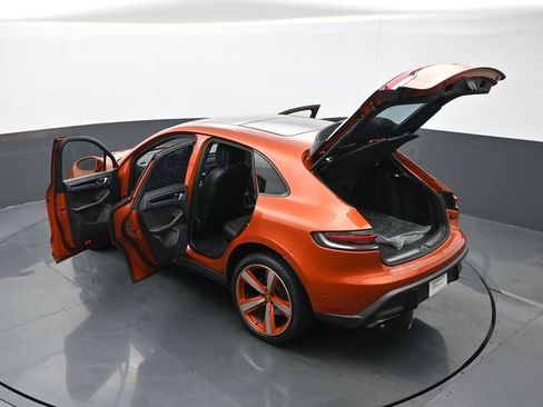 Certified 2023 Porsche Macan AWD/4WD image 28