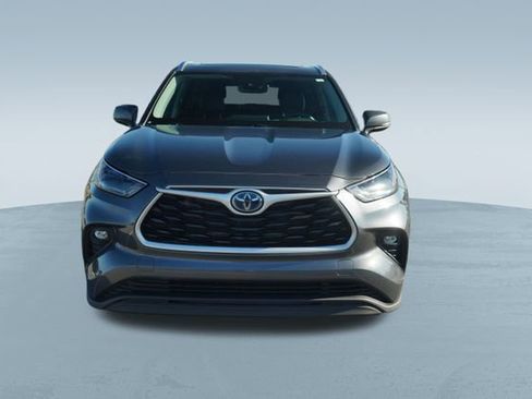 Used 2021 Toyota Highlander XLE image 2