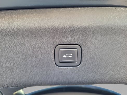 Used 2023 Buick Enclave Essence image 10