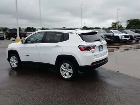 Used 2022 Jeep Compass Latitude w/ Sun and Sound Group AWD/4WD image 6