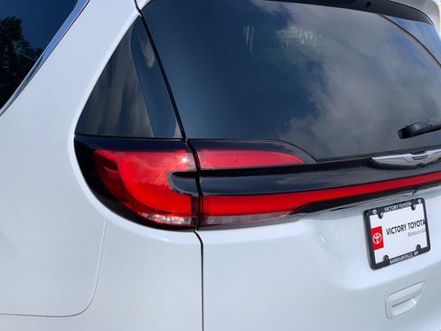 Used 2022 Chrysler Pacifica Touring-L FWD image 36