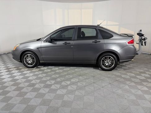 Used 2010 Ford Focus SE image 4