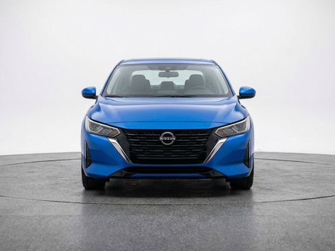 Used 2025 Nissan Sentra SV FWD image 2