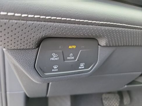 Used 2025 Volkswagen Atlas SE AWD/4WD image 29