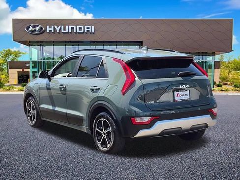 Used 2024 Kia Niro EX FWD image 6