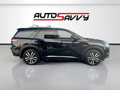 Used 2024 Nissan Pathfinder Platinum w/ Black Appearance Package