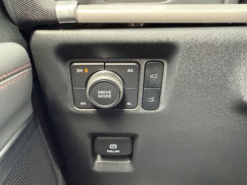 Used 2025 Ford Expedition Active image 24