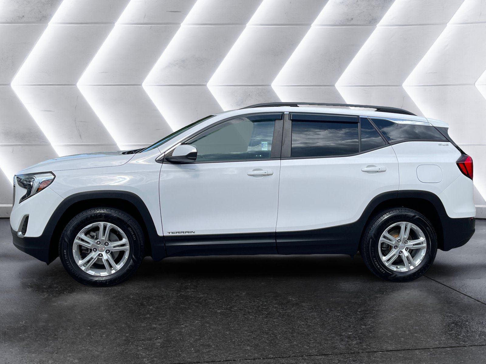 Used 2021 GMC Terrain SLE w/ Driver Convenience Package AWD/4WD image 3