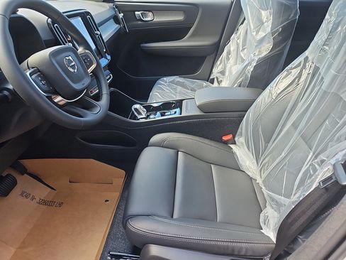 New 2026 Volvo XC40 B5 Plus w/ Protection Package Premier image 19