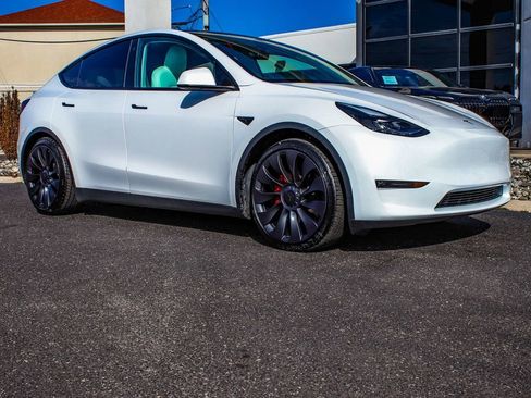 Used 2023 Tesla Model Y Performance image 3