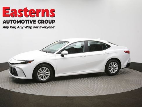 Used 2025 Toyota Camry LE image 57
