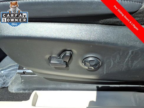 Used 2024 Chrysler Pacifica Touring-L FWD image 15