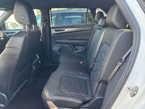 Used 2025 Volkswagen Atlas Cross Sport SE image 25