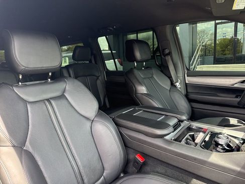 Used 2025 Jeep Wagoneer Series II image 22