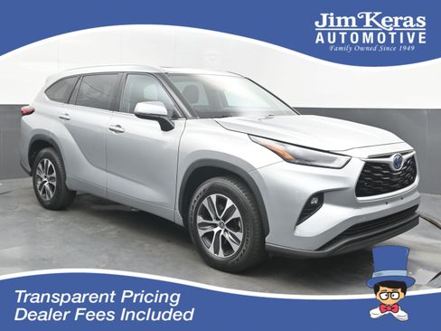 Used 2022 Toyota Highlander XLE FWD image 1
